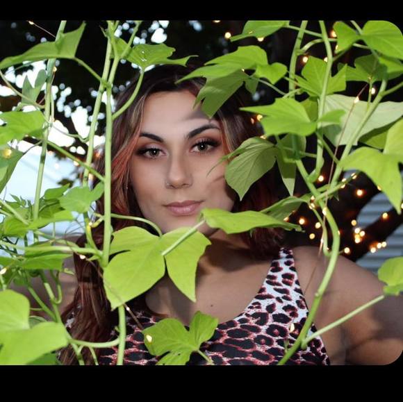 Meet your Posher, Alexis - Picture 1 of 1